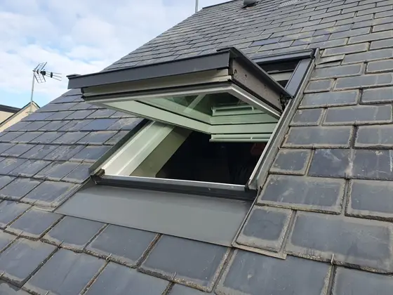 Pose de fenêtre de toit Velux par MCE Couverture (9)